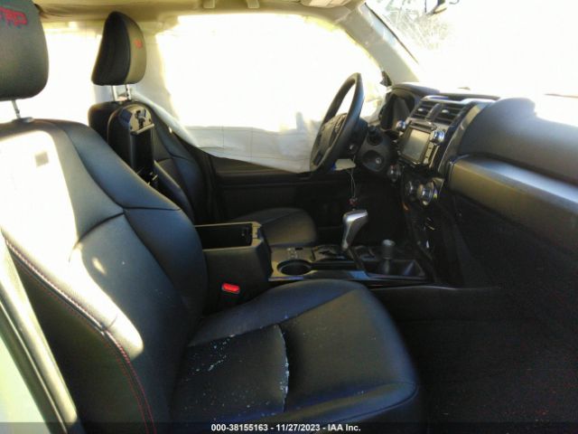 Photo 4 VIN: JTEBU5JR8K5698771 - TOYOTA 4RUNNER 