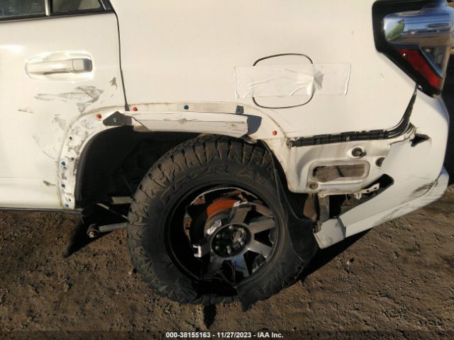 Photo 5 VIN: JTEBU5JR8K5698771 - TOYOTA 4RUNNER 