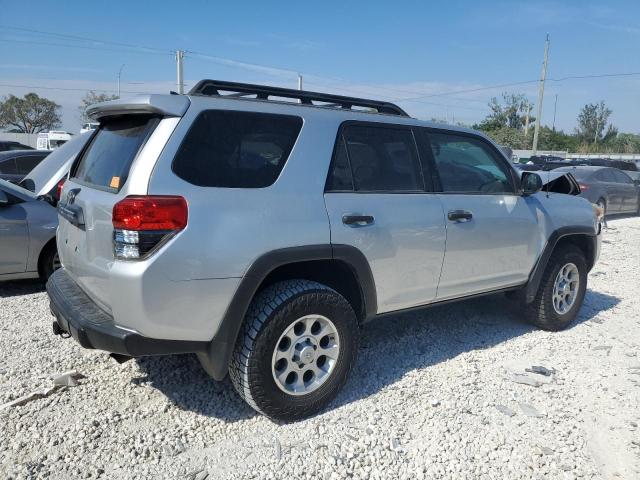 Photo 2 VIN: JTEBU5JR9A5028144 - TOYOTA 4RUNNER SR 