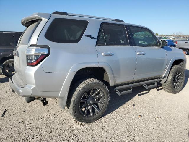 Photo 2 VIN: JTEBU5JR9J5567024 - TOYOTA 4RUNNER SR 