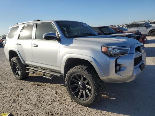 Photo 3 VIN: JTEBU5JR9J5567024 - TOYOTA 4RUNNER SR 