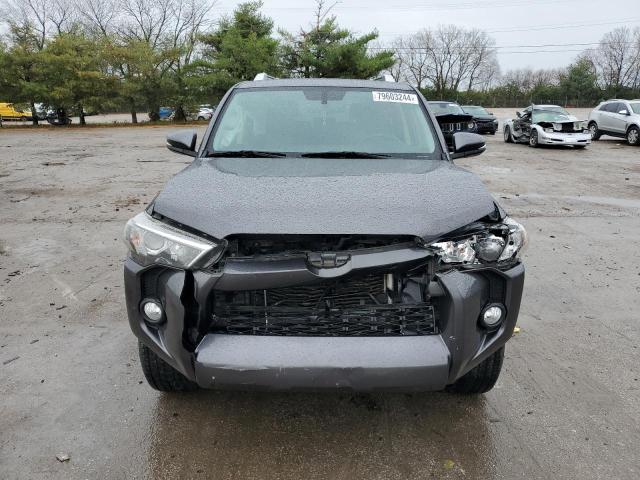 Photo 4 VIN: JTEBU5JR9J5588830 - TOYOTA 4RUNNER SR 