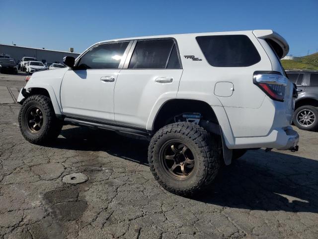 Photo 1 VIN: JTEBU5JR9L5820443 - TOYOTA 4RUNNER SR 