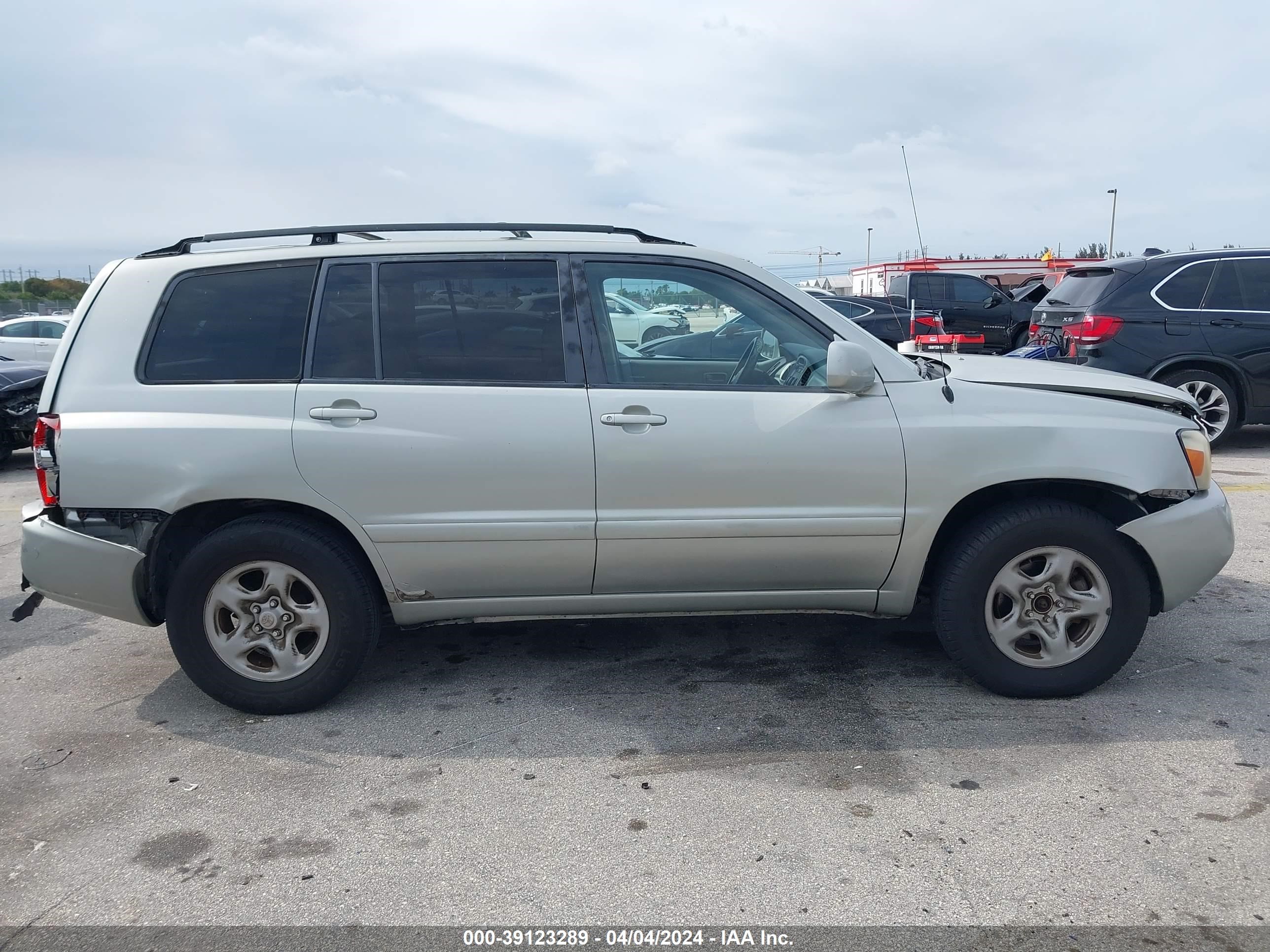 Photo 12 VIN: JTEDD21A960133885 - TOYOTA HIGHLANDER 