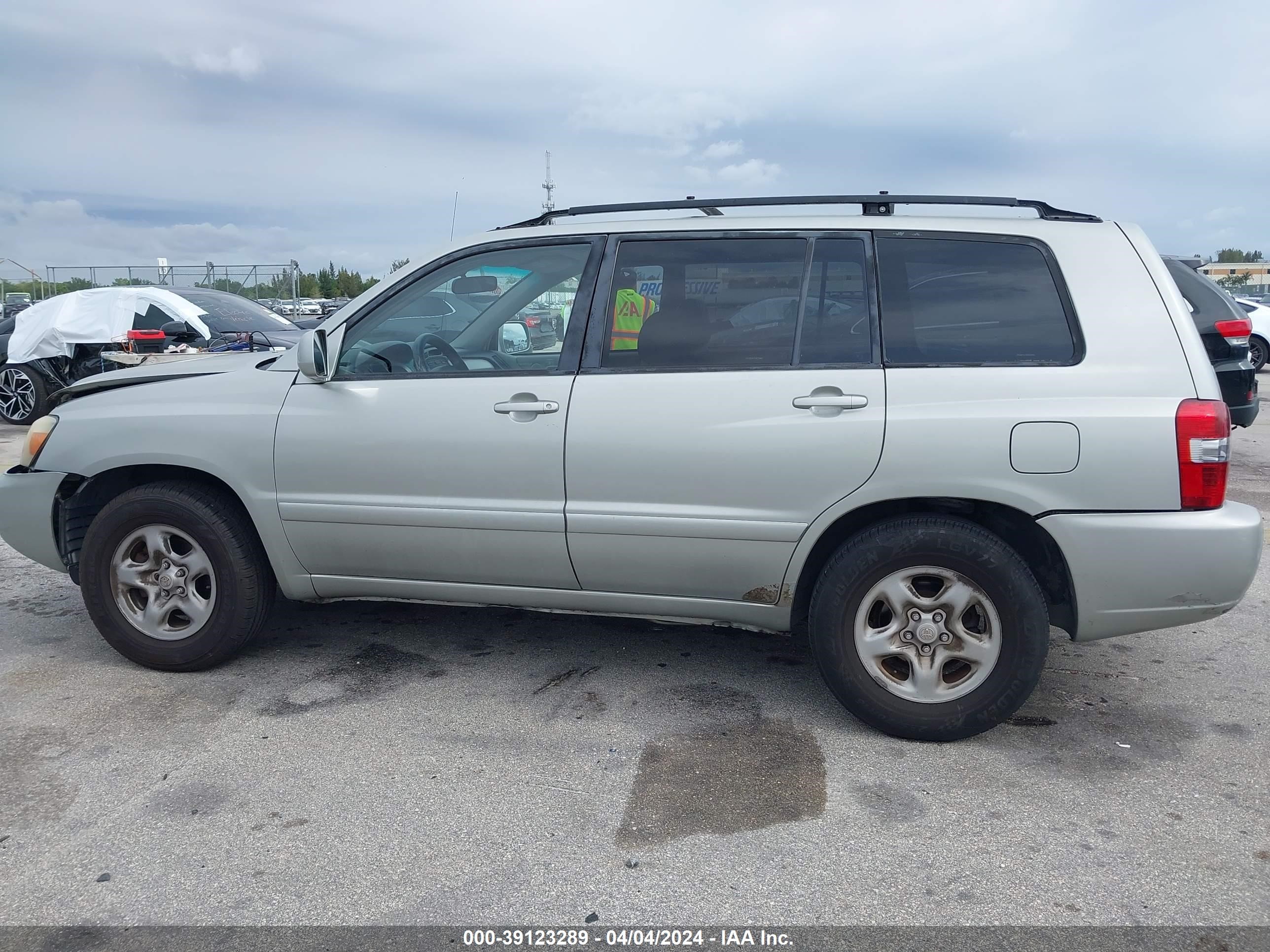 Photo 13 VIN: JTEDD21A960133885 - TOYOTA HIGHLANDER 