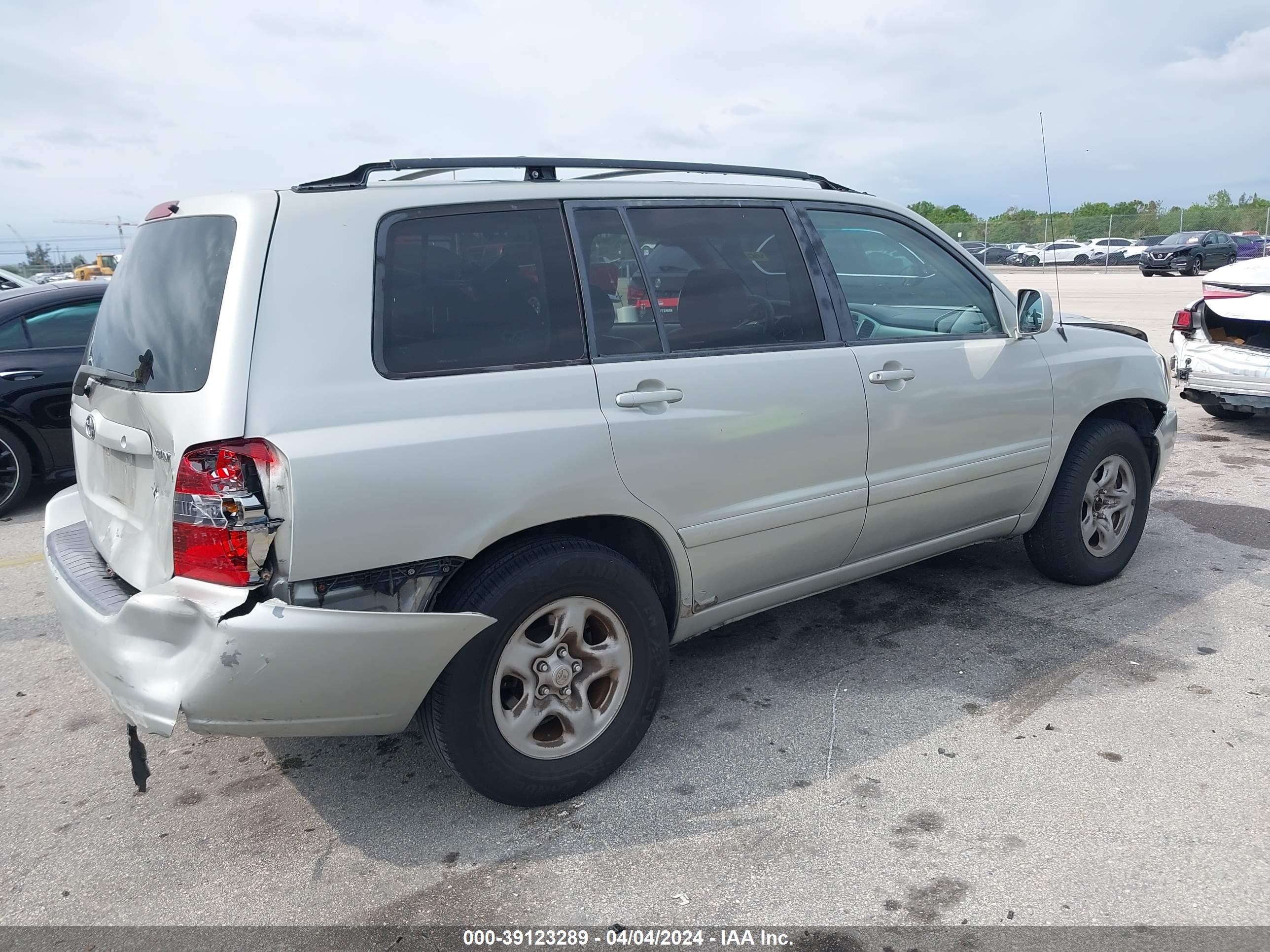 Photo 3 VIN: JTEDD21A960133885 - TOYOTA HIGHLANDER 