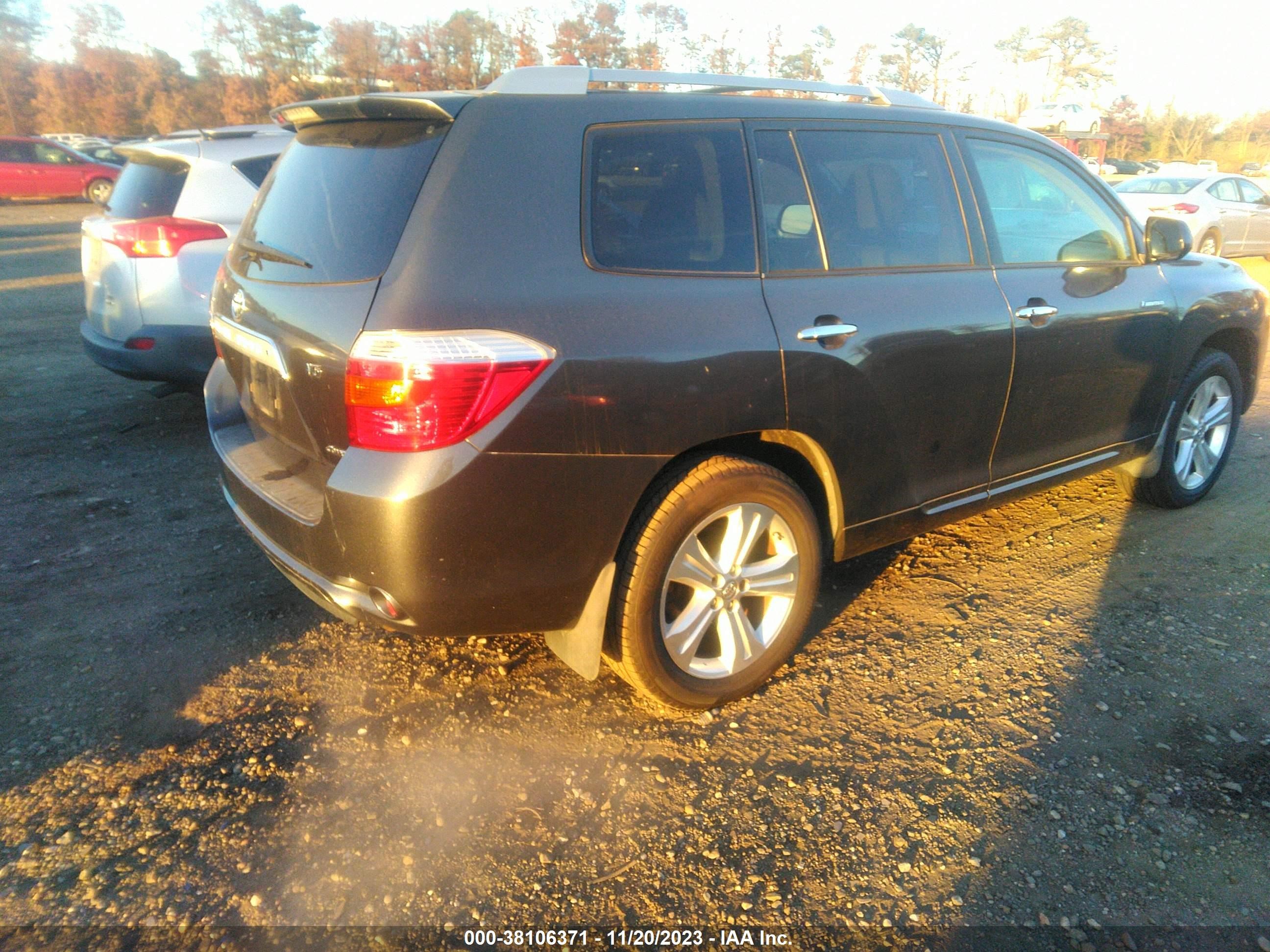 Photo 3 VIN: JTEES42A182022890 - TOYOTA HIGHLANDER 