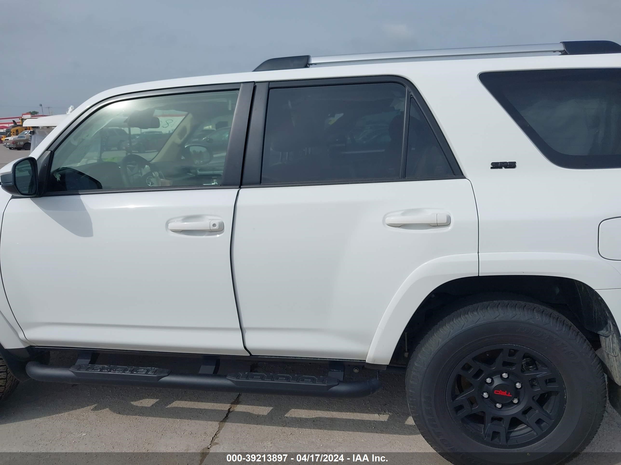 Photo 12 VIN: JTEEU5JR0P5299759 - TOYOTA 4RUNNER 