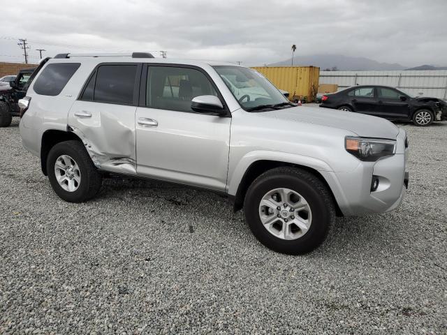 Photo 3 VIN: JTEEU5JR7N5266948 - TOYOTA 4RUNNER SR 