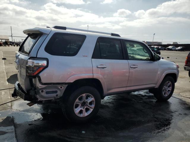 Photo 2 VIN: JTEEU5JRXR5305165 - TOYOTA 4RUNNER SR 