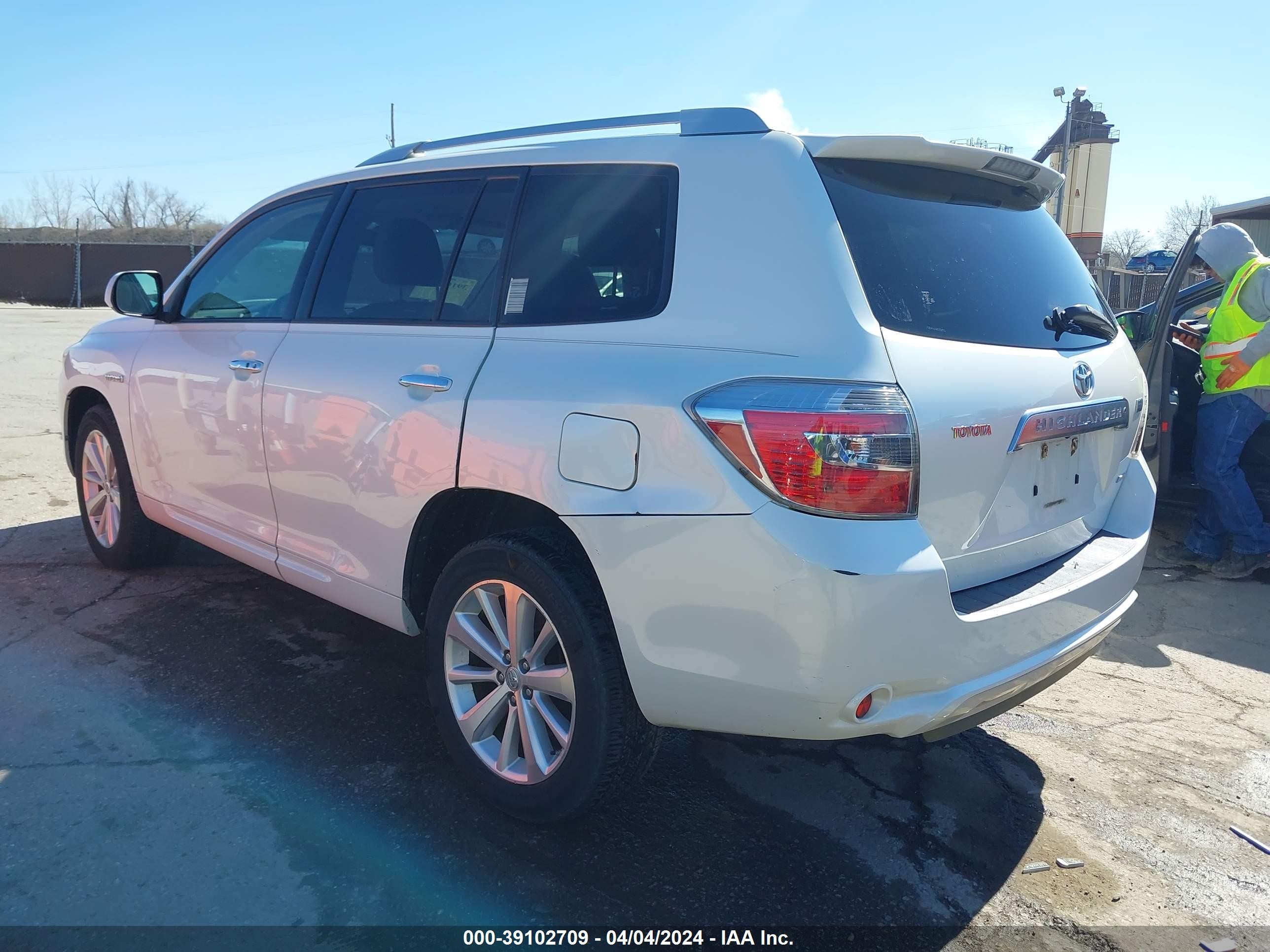 Photo 2 VIN: JTEEW44A082000882 - TOYOTA HIGHLANDER 