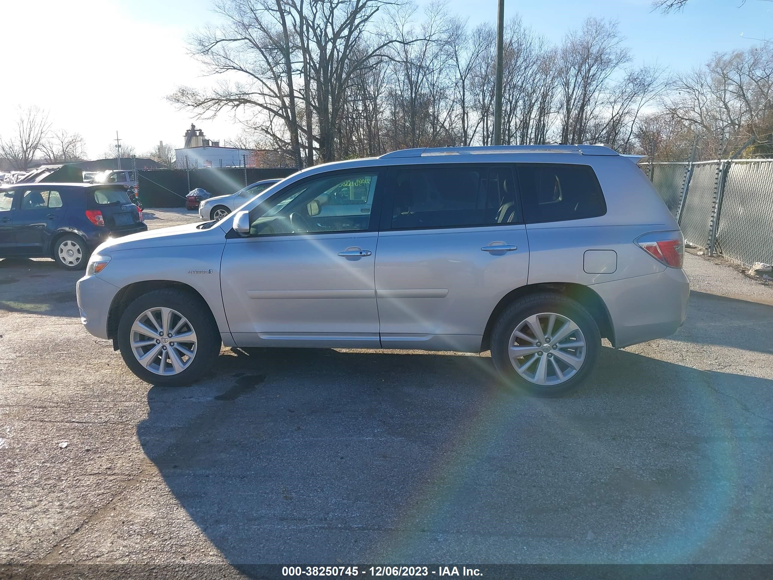 Photo 13 VIN: JTEEW44A282011916 - TOYOTA HIGHLANDER 