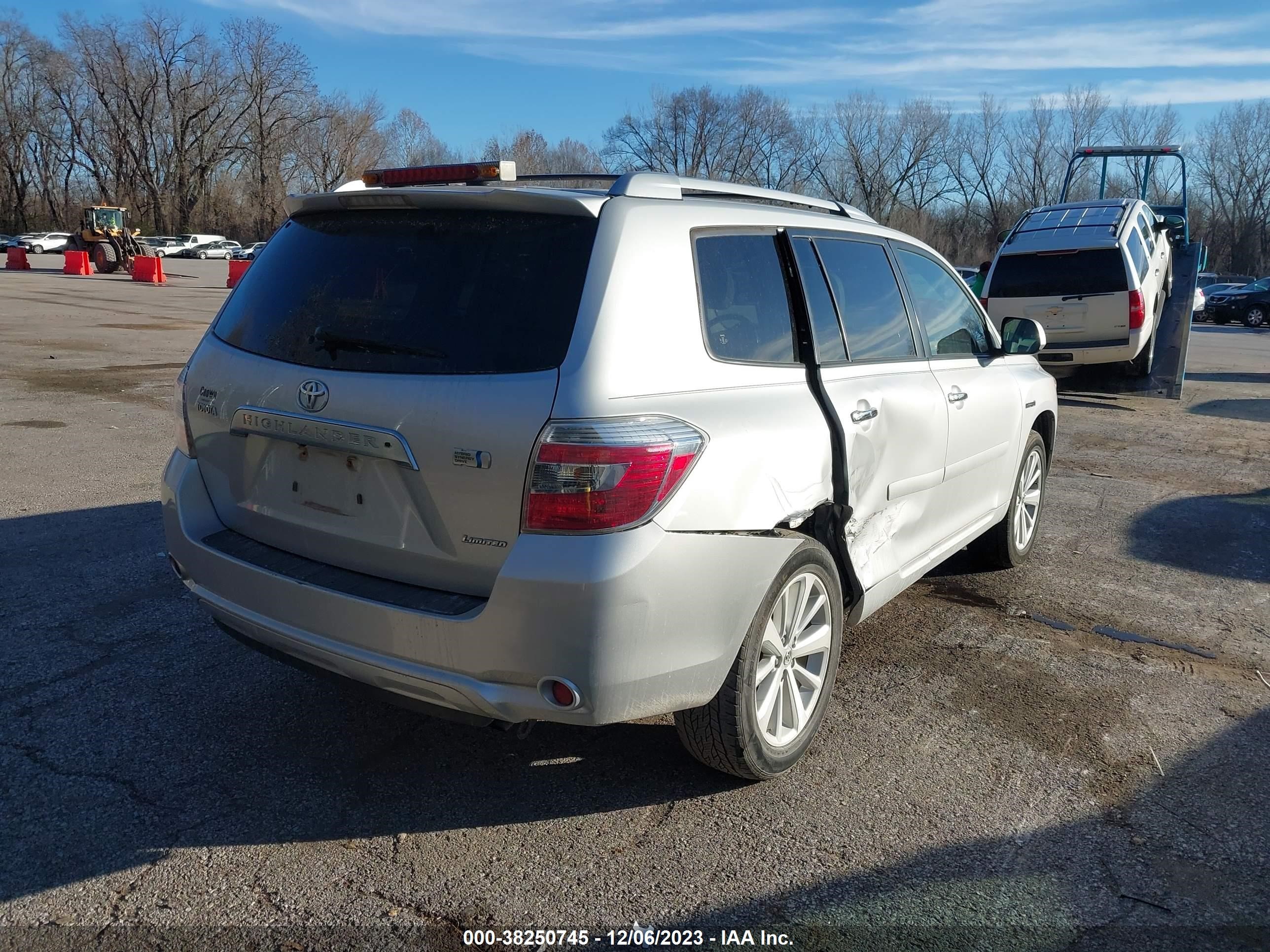 Photo 3 VIN: JTEEW44A282011916 - TOYOTA HIGHLANDER 