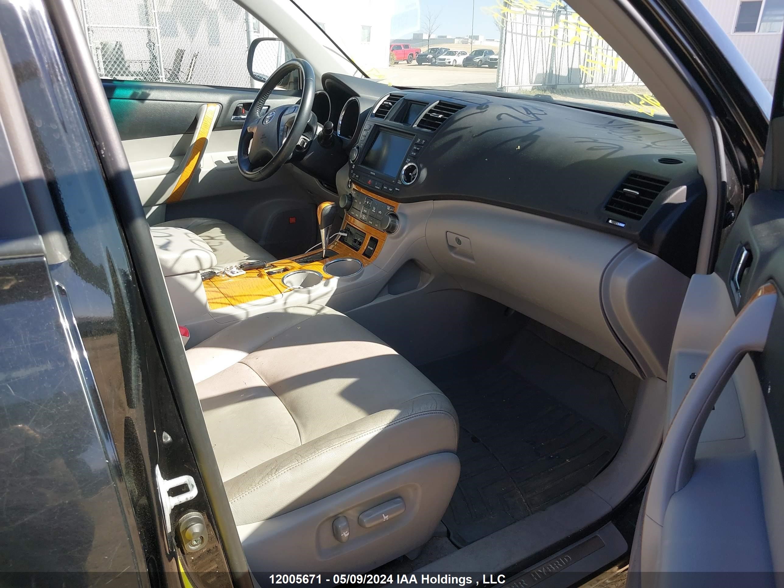 Photo 4 VIN: JTEEW44A482003994 - TOYOTA HIGHLANDER 