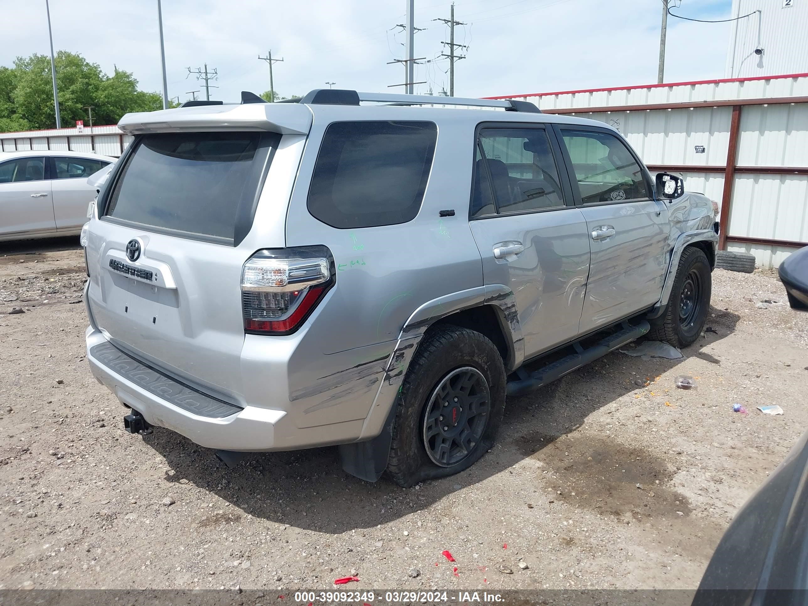 Photo 3 VIN: JTEFU5JR6P5286678 - TOYOTA 4RUNNER 