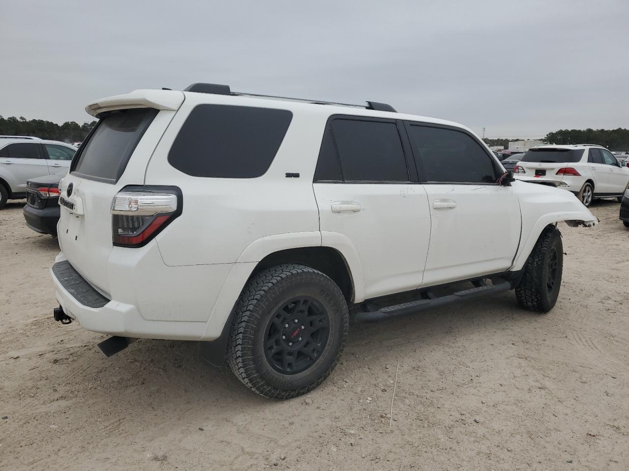 Photo 2 VIN: JTEFU5JR8M5235937 - TOYOTA 4RUNNER 