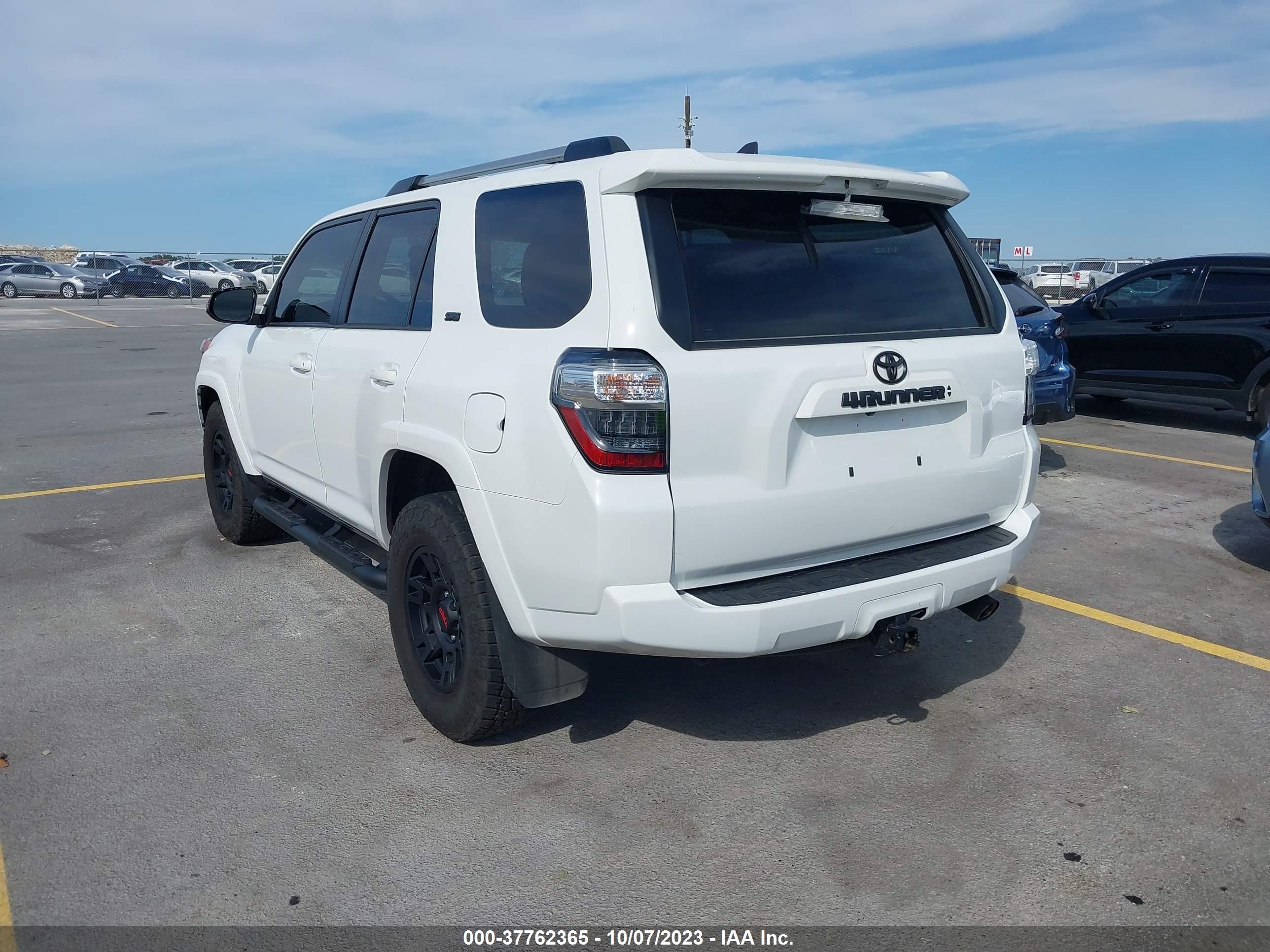 Photo 2 VIN: JTEFU5JR8P5280865 - TOYOTA 4RUNNER 