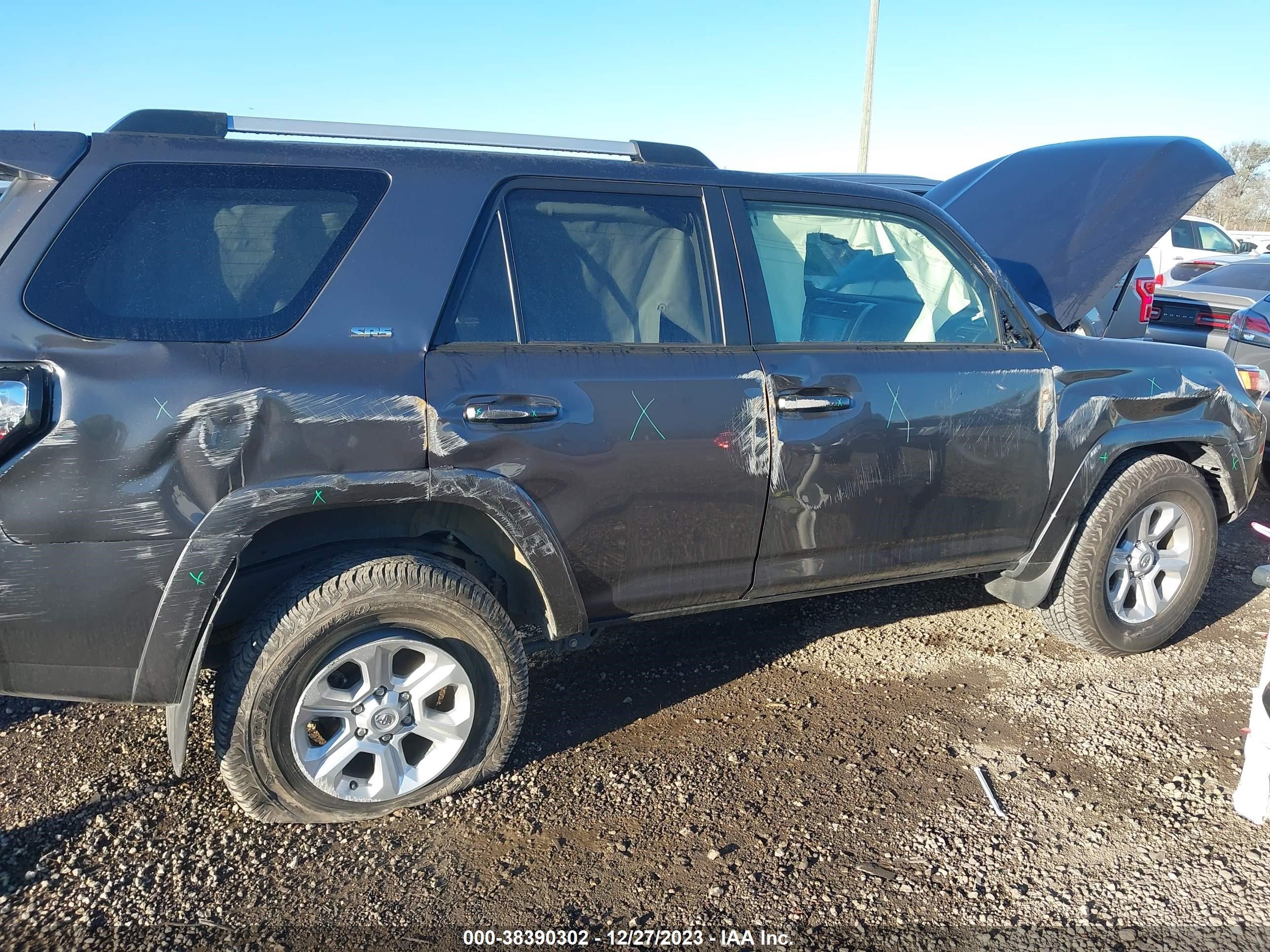 Photo 5 VIN: JTEFU5JR8P5285080 - TOYOTA 4RUNNER 