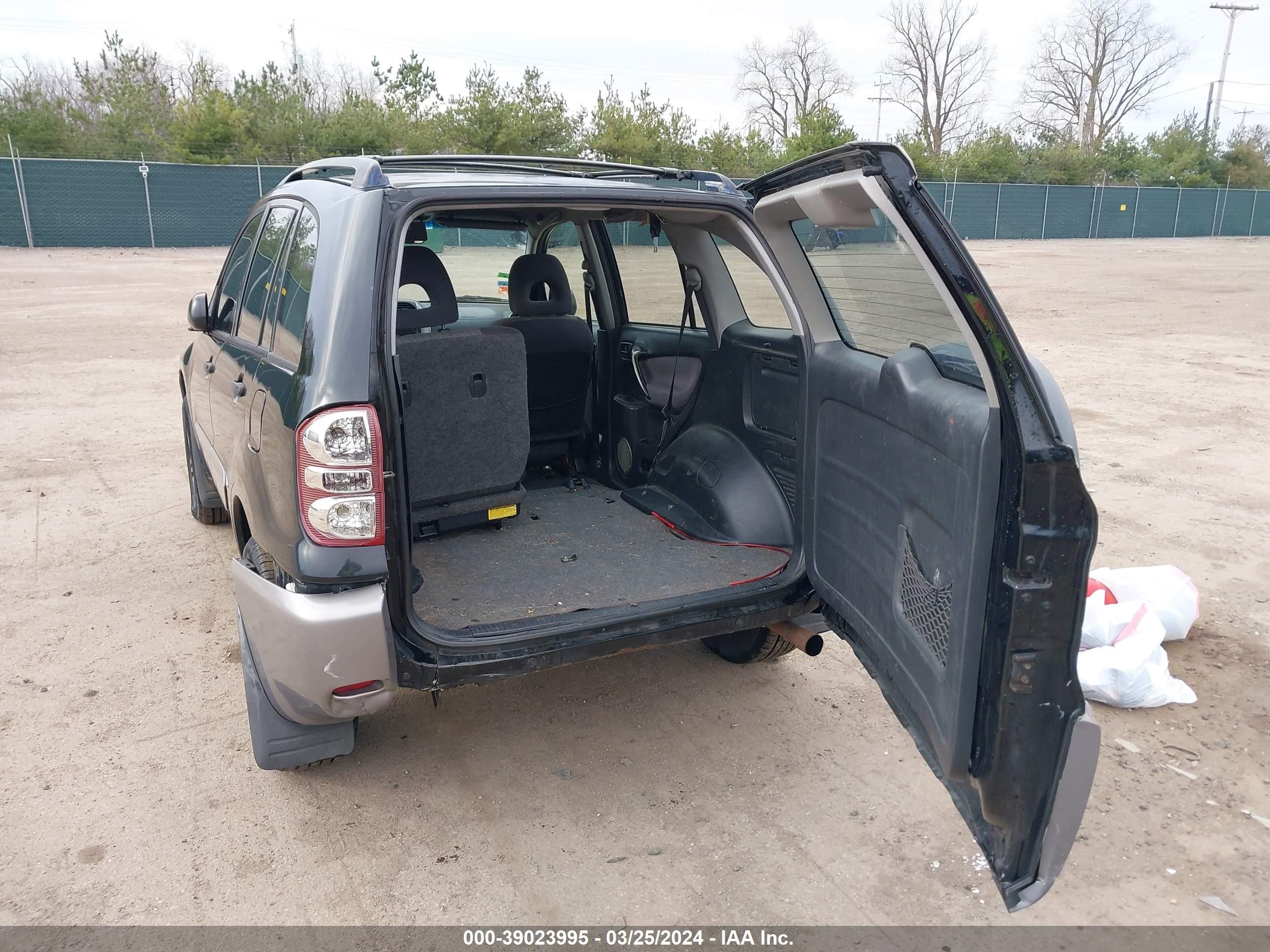 Photo 2 VIN: JTEGD20V940037608 - TOYOTA RAV 4 