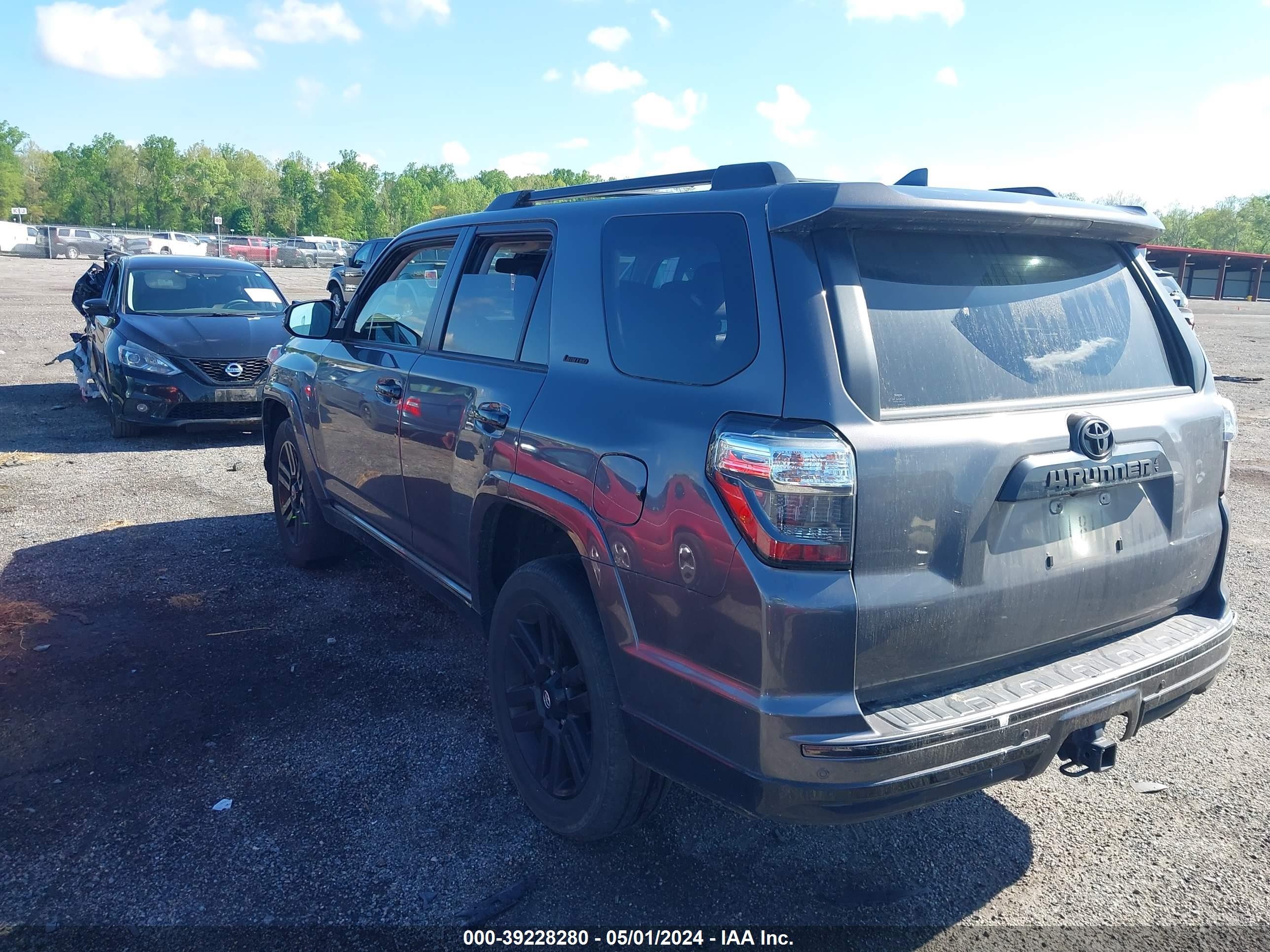 Photo 2 VIN: JTEJU5JR6M5852876 - TOYOTA 4RUNNER 