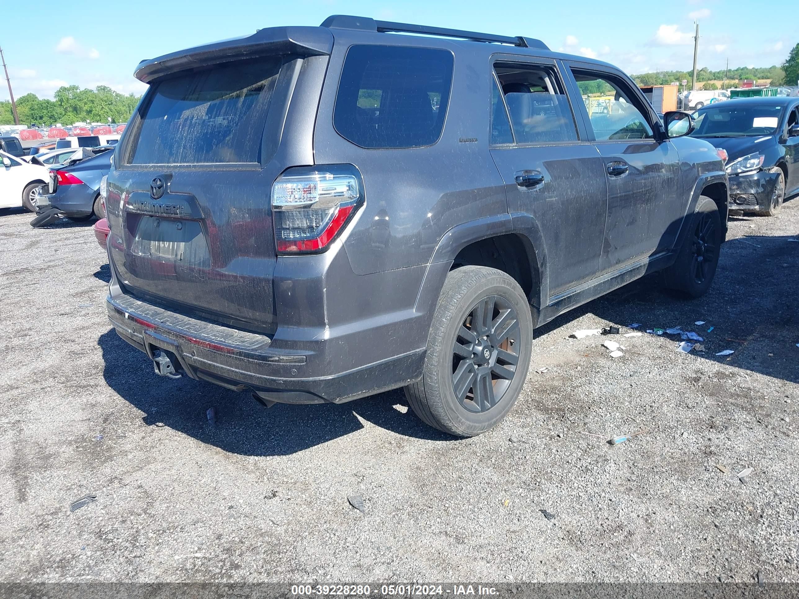 Photo 3 VIN: JTEJU5JR6M5852876 - TOYOTA 4RUNNER 