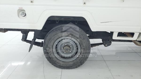 Photo 24 VIN: JTELB71J604317860 - TOYOTA LAND CRUISER 