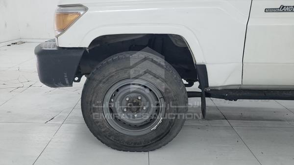 Photo 26 VIN: JTELB71J604317860 - TOYOTA LAND CRUISER 