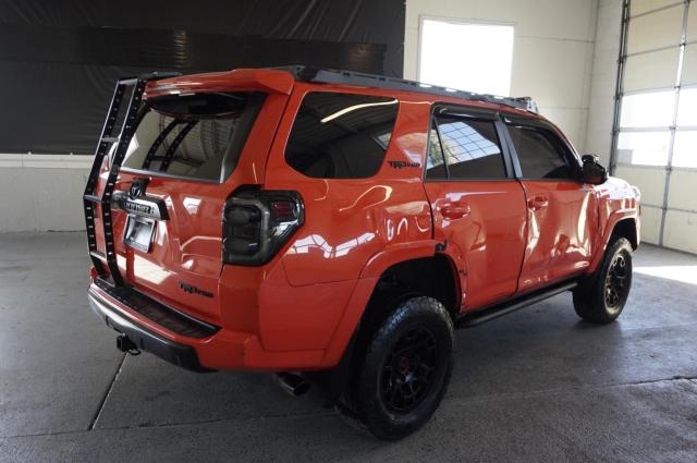 Photo 2 VIN: JTELU5JR9P6147528 - TOYOTA 4RUNNER SE 