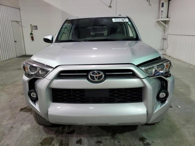 Photo 4 VIN: JTEMU5JR2P6142756 - TOYOTA 4RUNNER SE 