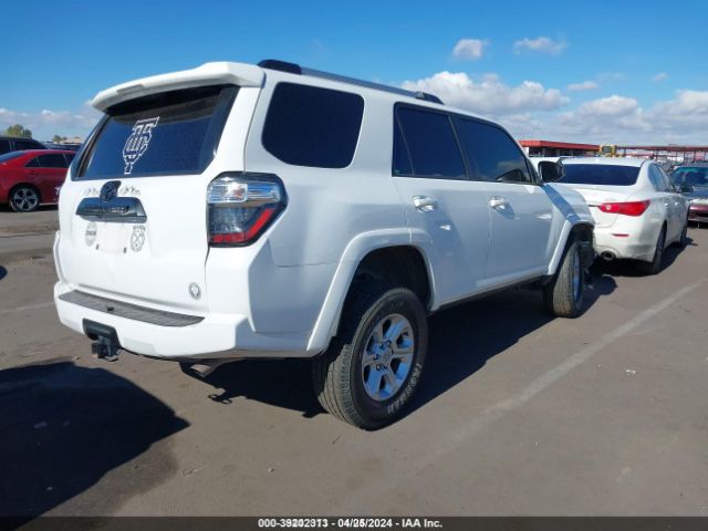 Photo 3 VIN: JTEMU5JR3M5852864 - TOYOTA 4RUNNER 