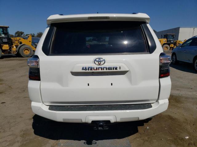 Photo 5 VIN: JTEMU5JR3P6140451 - TOYOTA 4RUNNER SE 