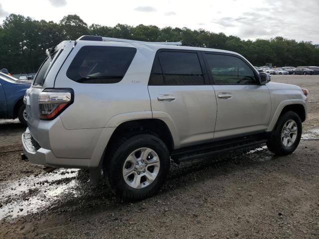 Photo 2 VIN: JTEMU5JR3P6143477 - TOYOTA 4RUNNER SE 