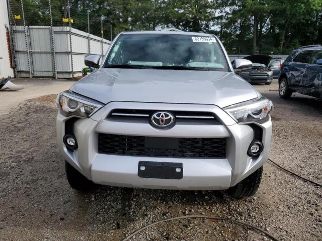 Photo 4 VIN: JTEMU5JR3P6143477 - TOYOTA 4RUNNER SE 