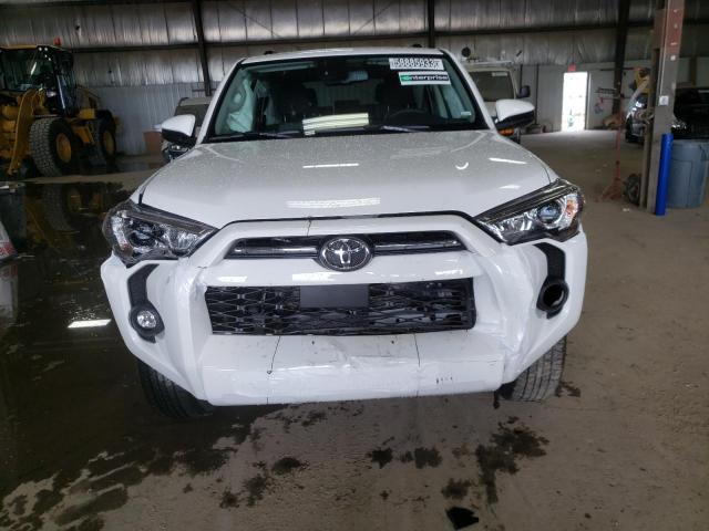 Photo 4 VIN: JTEMU5JR5P6142671 - TOYOTA 4RUNNER SE 