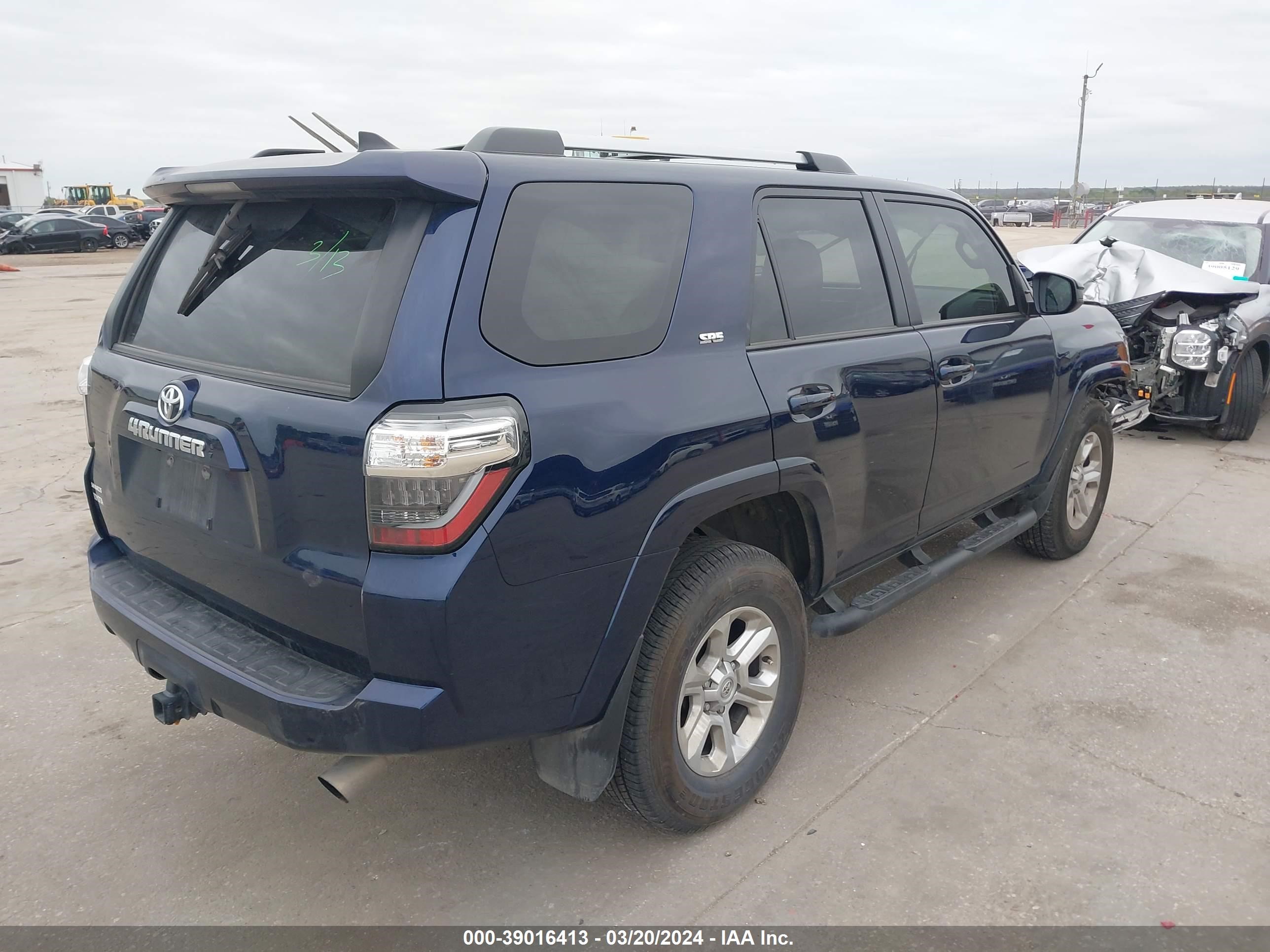 Photo 3 VIN: JTEMU5JR8P6100852 - TOYOTA 4RUNNER 