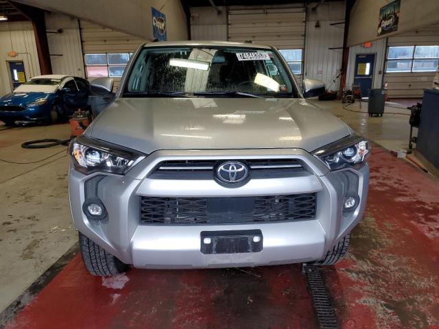 Photo 4 VIN: JTEMU5JR8P6142129 - TOYOTA 4RUNNER SE 