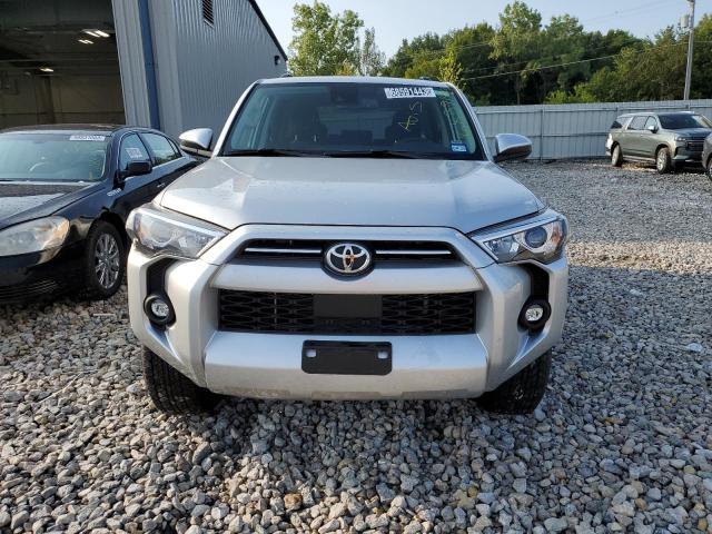 Photo 4 VIN: JTEMU5JR9P6140745 - TOYOTA 4RUNNER SE 