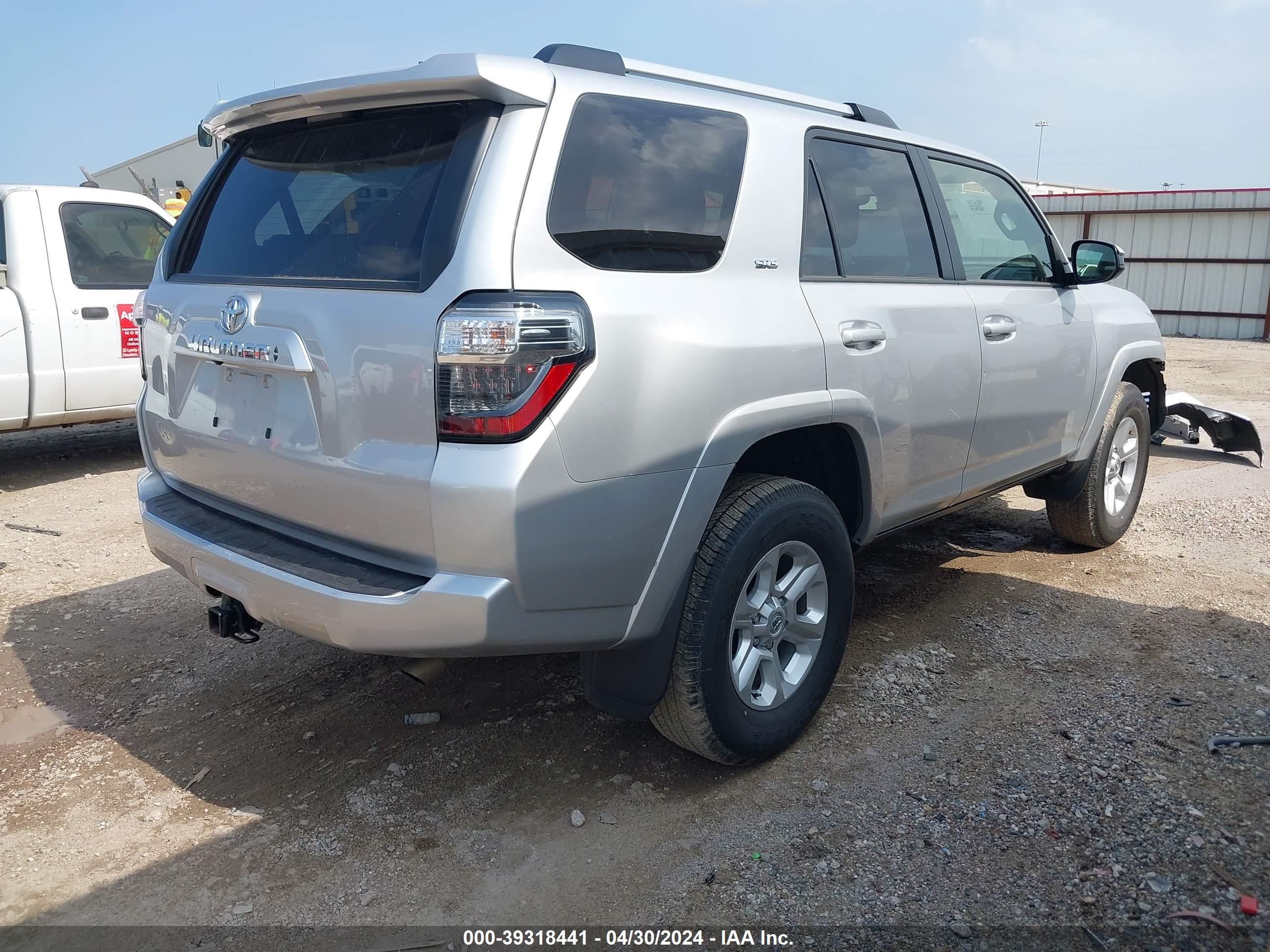 Photo 3 VIN: JTEMU5JRXP6155030 - TOYOTA 4RUNNER 