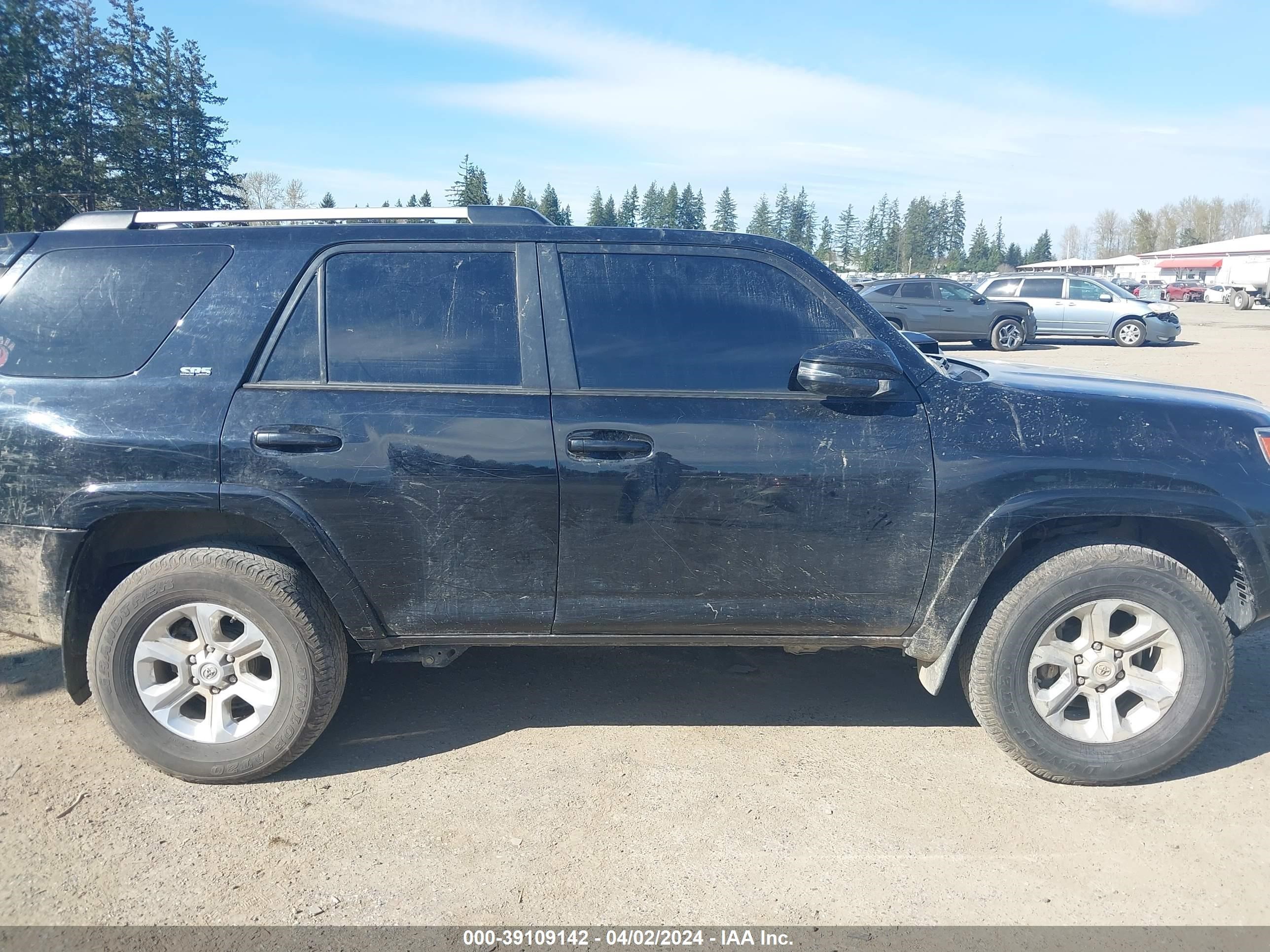 Photo 12 VIN: JTENU5JR1M5897726 - TOYOTA 4RUNNER 