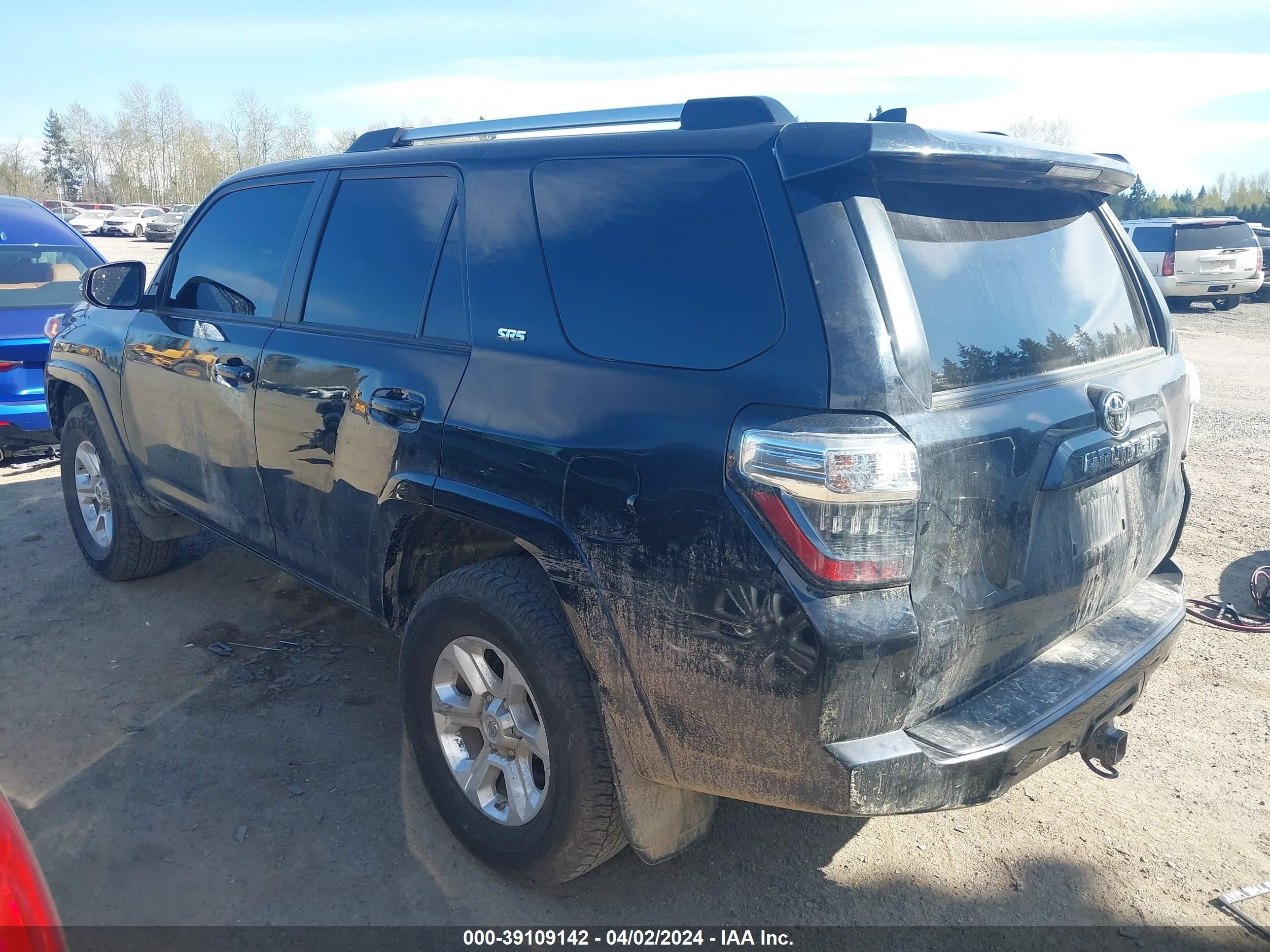 Photo 2 VIN: JTENU5JR1M5897726 - TOYOTA 4RUNNER 