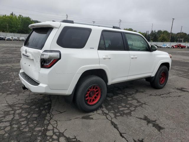 Photo 2 VIN: JTENU5JR8P6169738 - TOYOTA 4RUNNER SE 