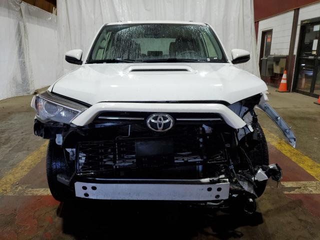 Photo 4 VIN: JTEPU5JR1P6128828 - TOYOTA 4RUNNER SE 