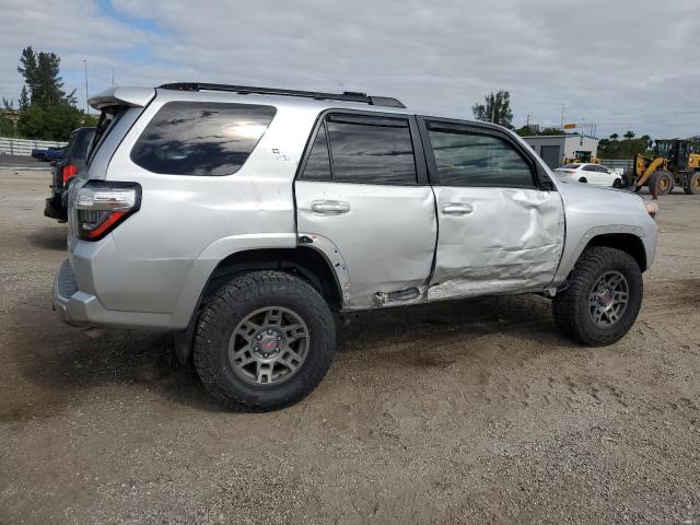 Photo 2 VIN: JTEPU5JR4M5843054 - TOYOTA 4RUNNER SR 