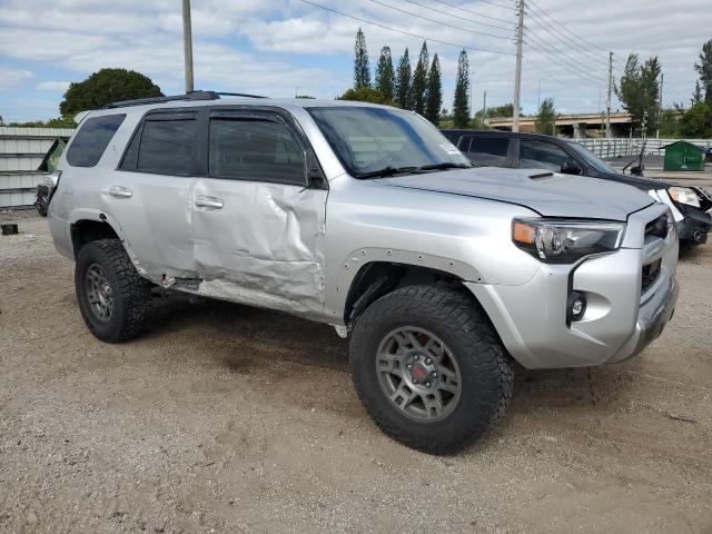 Photo 3 VIN: JTEPU5JR4M5843054 - TOYOTA 4RUNNER SR 