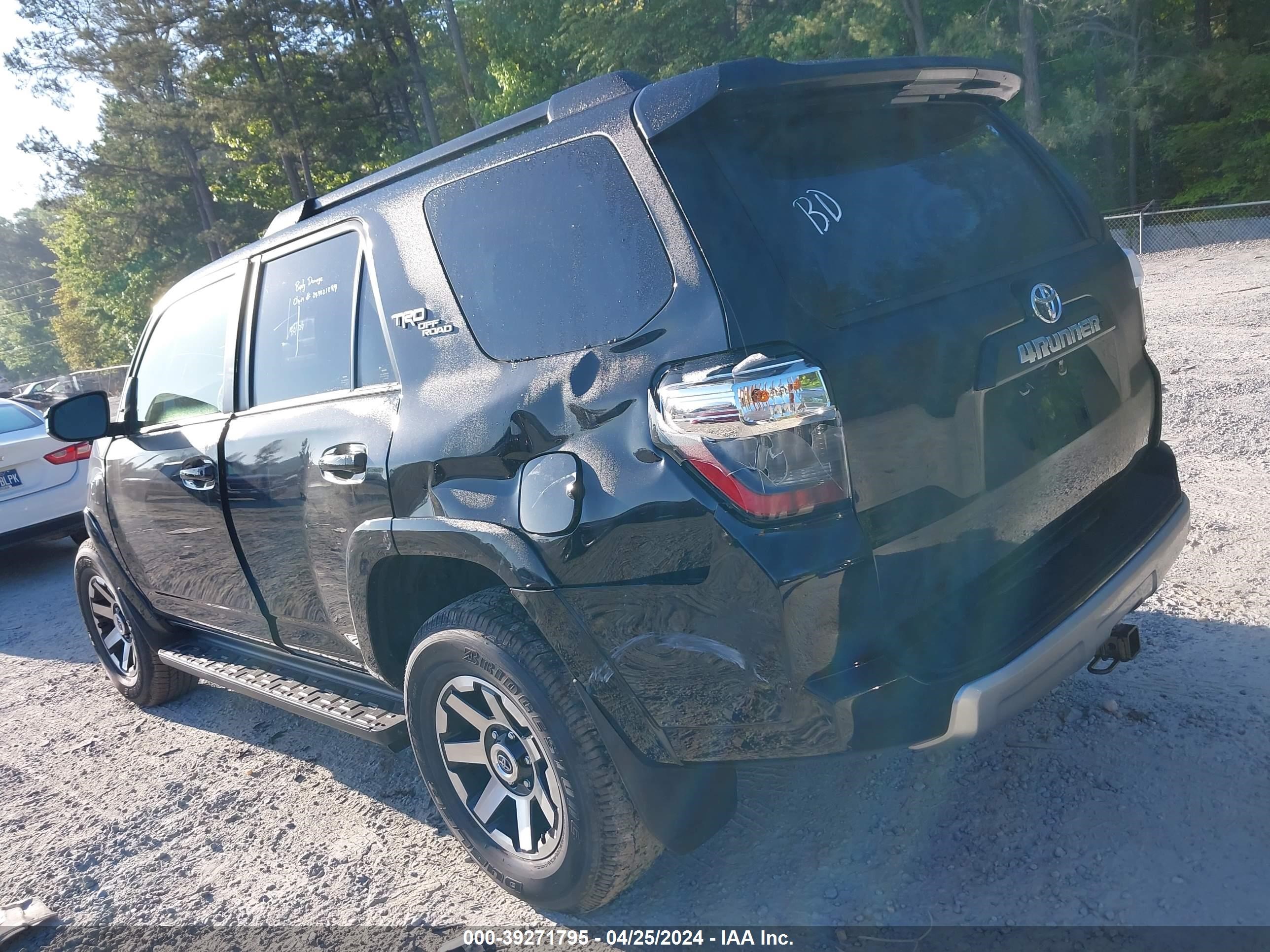 Photo 2 VIN: JTEPU5JR4R6251770 - TOYOTA 4RUNNER 