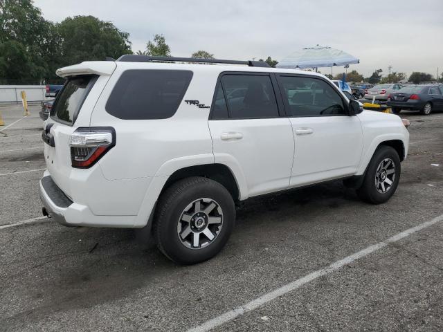 Photo 2 VIN: JTERU5JR0P6126836 - TOYOTA 4RUNNER SE 