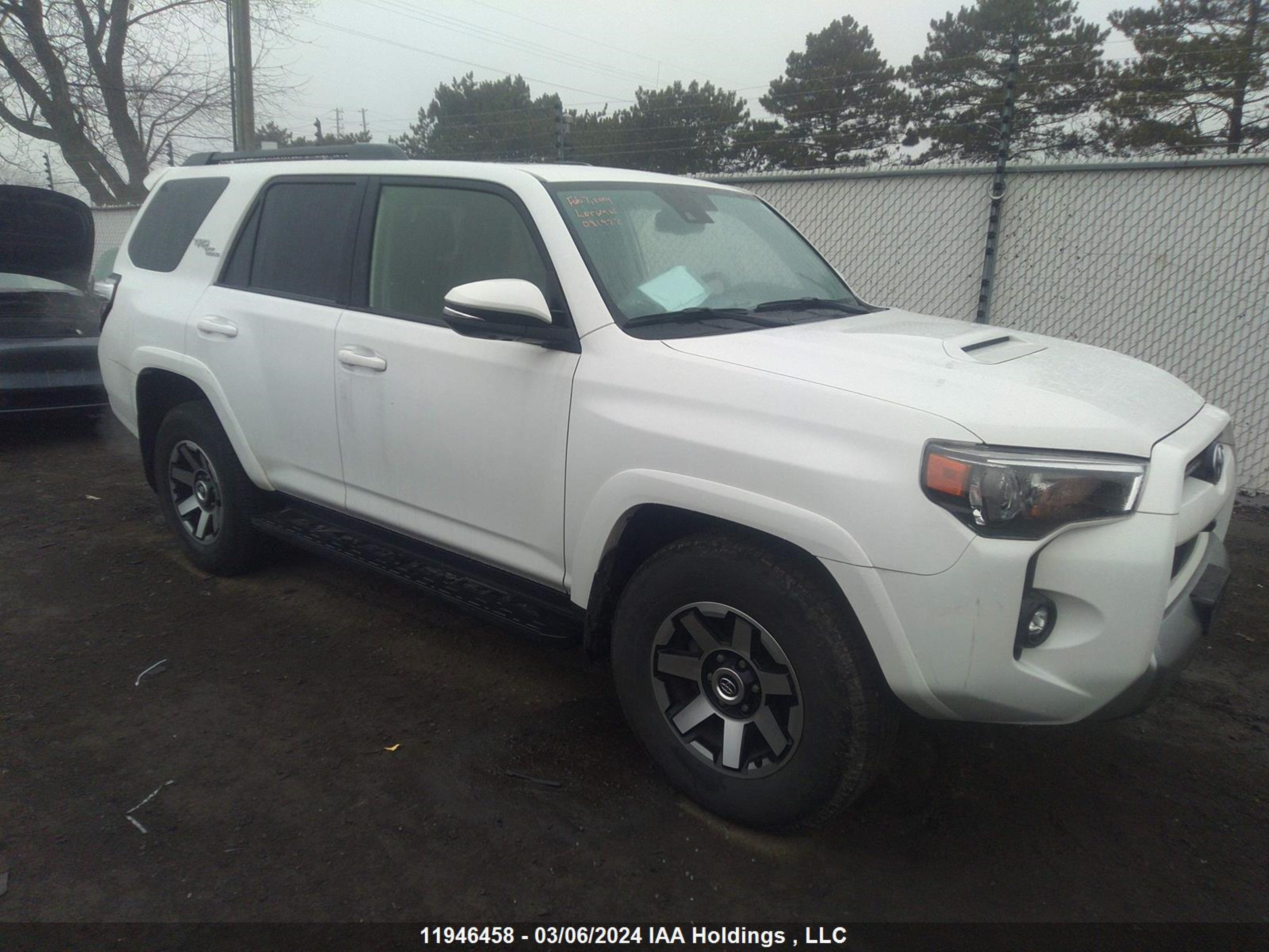 Photo 0 VIN: JTERU5JR2N6081928 - TOYOTA 4RUNNER 