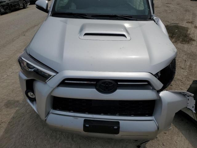 Photo 11 VIN: JTERU5JR3P6174072 - TOYOTA 4RUNNER SE 