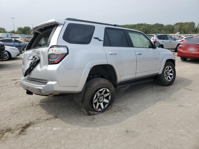 Photo 2 VIN: JTERU5JR3P6174072 - TOYOTA 4RUNNER SE 