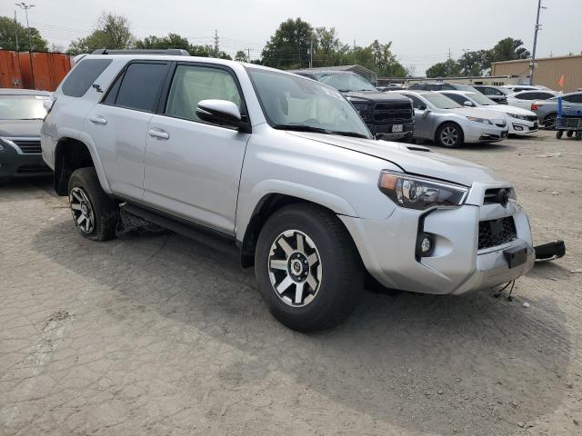 Photo 3 VIN: JTERU5JR3P6174072 - TOYOTA 4RUNNER SE 